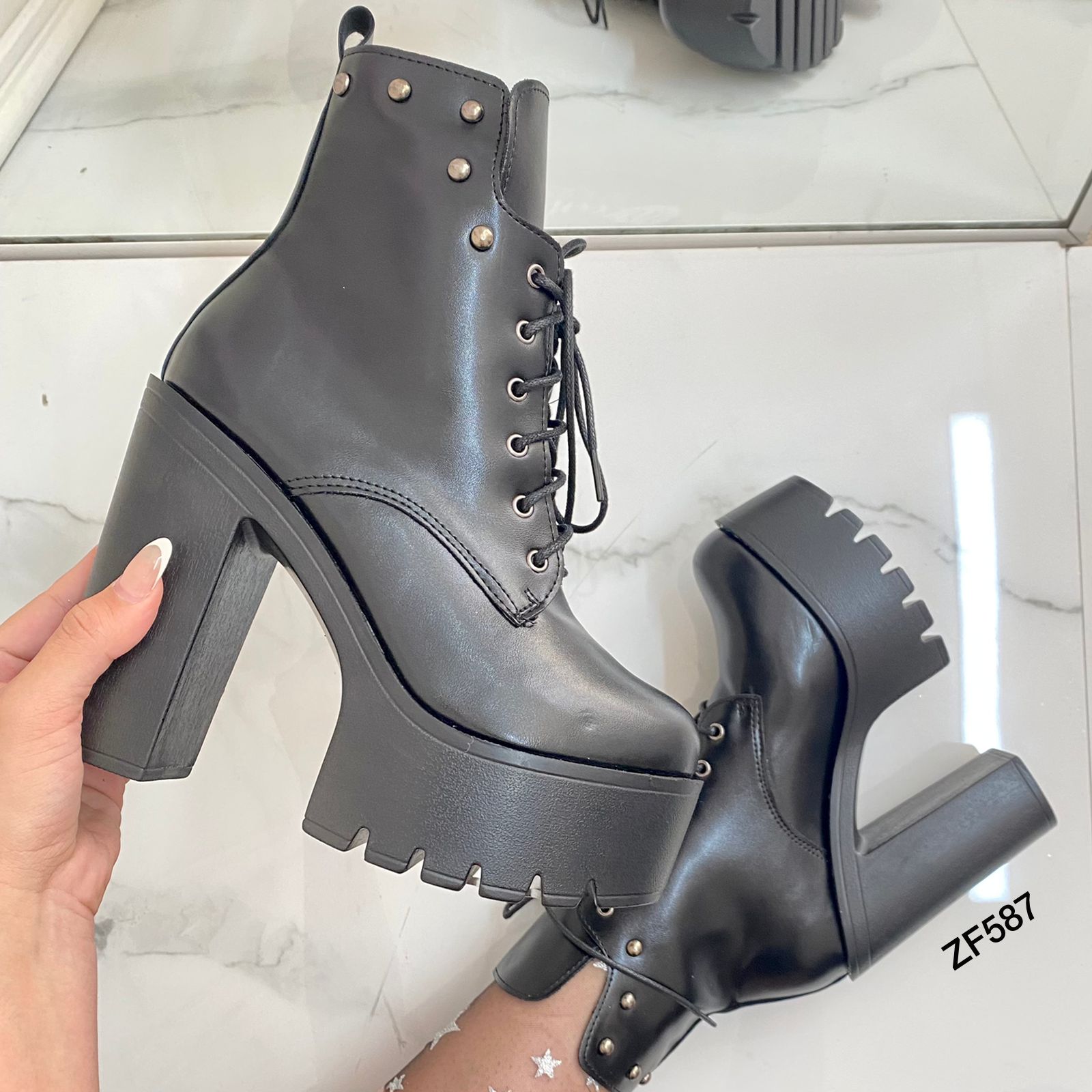 Botin negro apliques plateados tacon 12cm 169-7 C-3